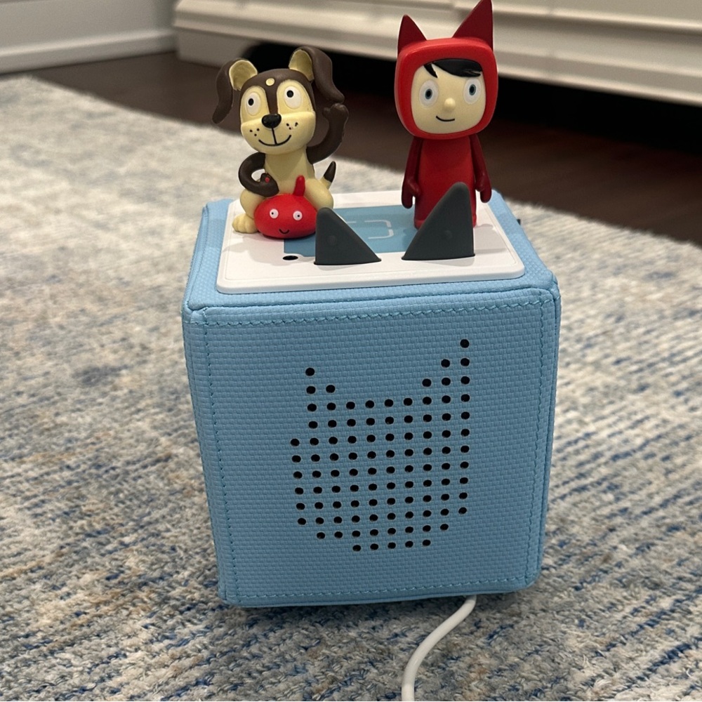 Tonies Blue Kids Audio Box + 2 Tonies figures